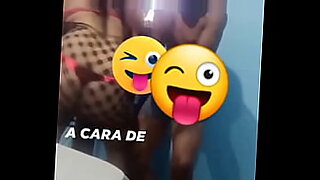 loira vadia filmada tomando banho