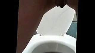 il se fait sucer derriere le comptoir d une station