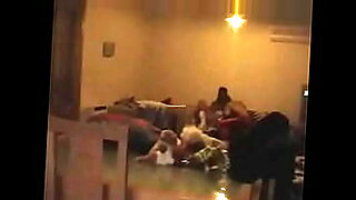el video de los 2 peladitas que enseñan a su primo hacer cosas