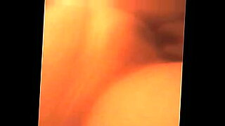 novinha mostrando os peitos na webcam