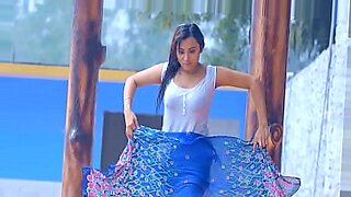 bhabi in bus