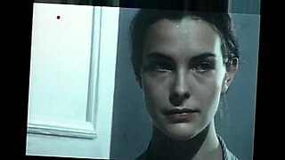 young cindy dollar poses and shows that she is ready to fuck