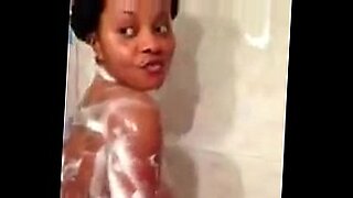 a girl show her naked to the boy