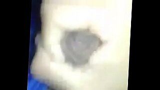 prima follada dormida y se despierta cuando la tocan