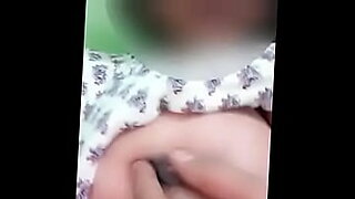 girls boobs press in bus