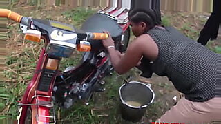 latin trannies gets sucked off in a threeway
