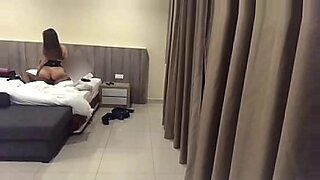 amateur asian teen destroyed her pussy by various huge objects
