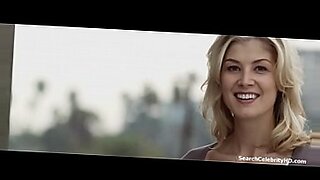 suuny leones romance bed scene friend house on daily motion