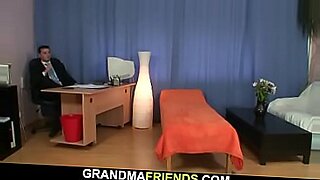 sunny leone and girl friends have a pussy eating party2