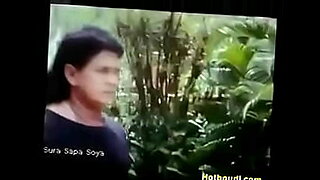 pinay pinalamas ang suso kay klasmeyt