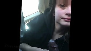 a girl show her naked to the boy