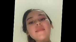leora and paul toilet