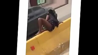 flashing pusy in public