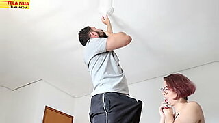 une femme qui accouche un enfant en direct maternit