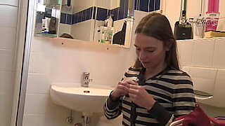 mari surprend sa femme avec son fils