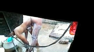 indian busty aunty bathing nude images