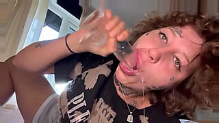 femme qui branle des bite avec sa culotte