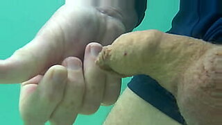 girls first xxx blod video