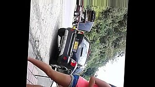 hijo pilla a su mama masturbandose y se la folla