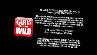 mujer colombiana masturbandose bajo la falda por el culo e el trabajo