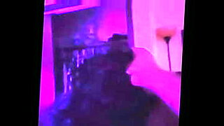 horny cougehorny boy to lick her pussy