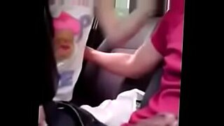 budak sekolah pancut dalam tandas