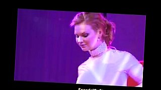 wet cheeks jiggle