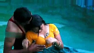 mom and son kiss romance sexx hindi