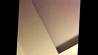 girls first xxx blod video