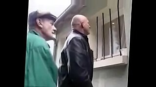 vecchi che scopano