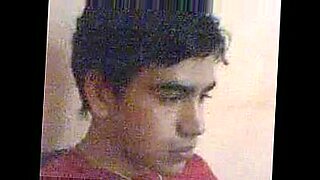 hijo pilla a su mama masturbandose y se la folla