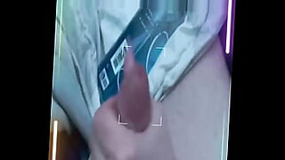 novio viendo como se cojen a su novia virgen en su despedida de soltera