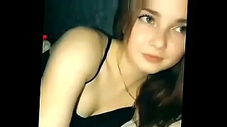 imagen padre e hija jugando a algo muy peligroso