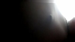 mujer seduce a tecnico de cable