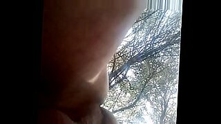 mi esposa le gusta dejar un poco abierta la cortina de la ventana dice k le pone mas cachonda sentirce oserbada