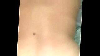 girls first xxx blod video