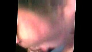 se pajea delante de una tia y heche semen