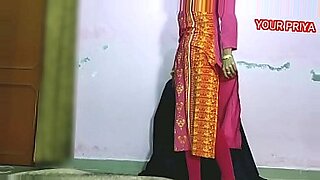 bhabi in bus