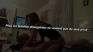 sa copine se fait draguer et baiser devant lui