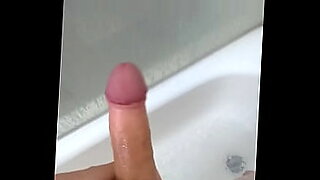 aunty enjoy seeing her neighbour dick while he his bathing