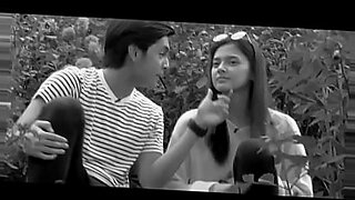 mga studyente batang babae