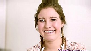 بنت تضرب عشره