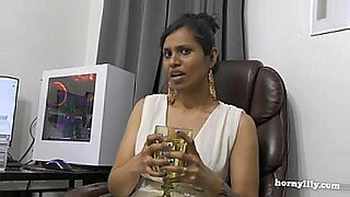 Red-wap-hornylily-aunty