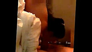 mom teach her daughter to cream pie