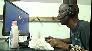 اخ اينيك اختو الشقراء