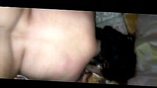 son caught mom while she wark in kitchen sink