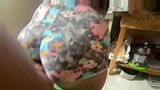 she cant fit it in her mouth