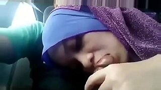 adik gosok memek kakak