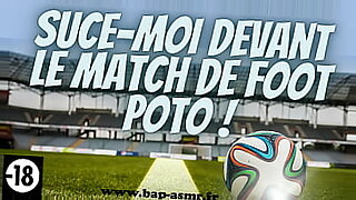 une salope suce
