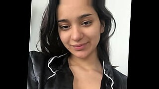 sperma muncrat di mulut dan memek